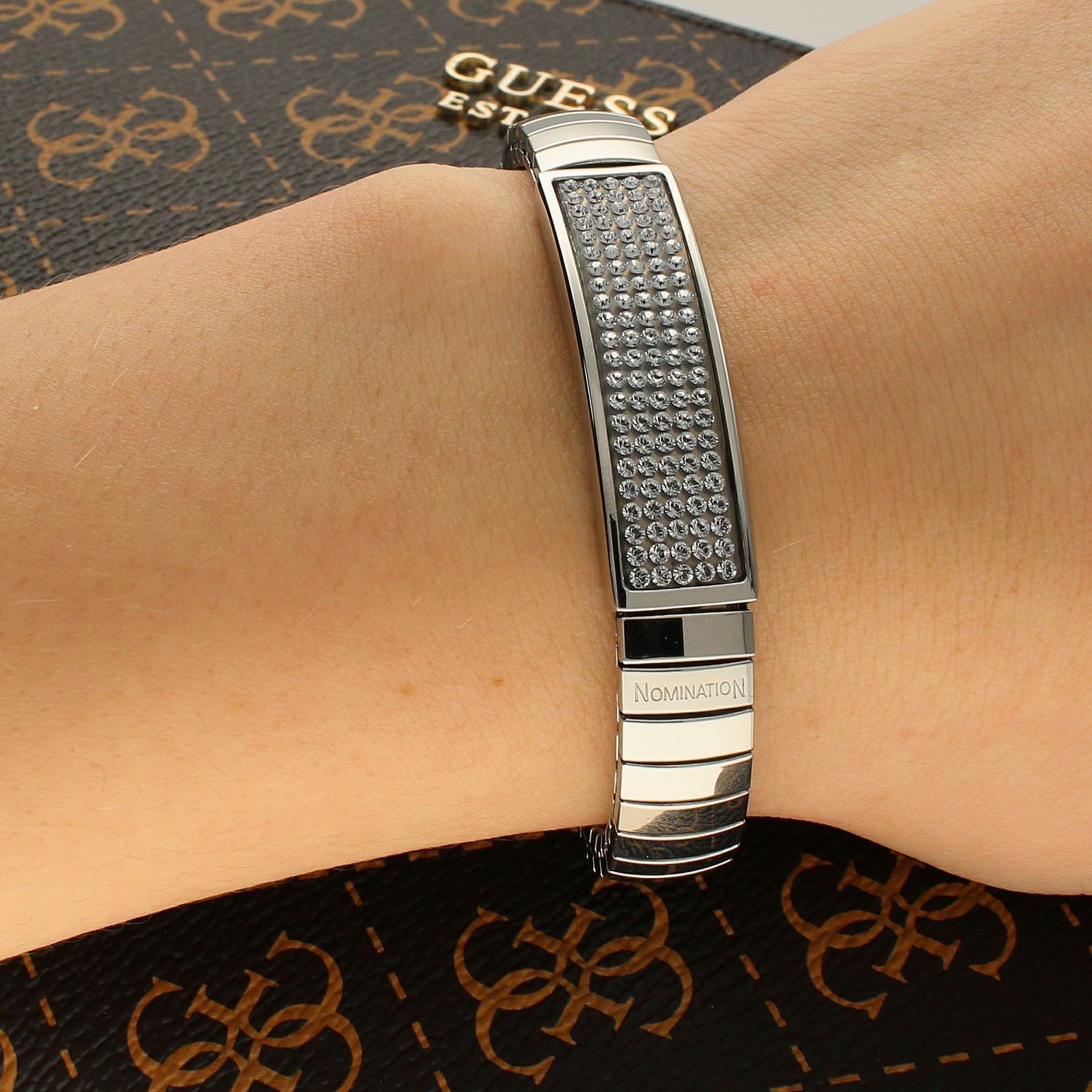 Bransoletka Nomination Italy z kolekcji Extension Glitter. Elastyczna, wykonana ze stali szlachetnej, zdobiona mieniącymi się, błyszczącymi kryształkami w kolorze bieli..jpg